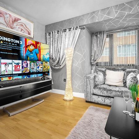Luxury 1 Bed Flat With Parking 11K - Top Rated - Netflix - Wifi - 70 Inch Smart Tv - Birmingham City Centre - Tv In Bedroom - Top Rated Buitenkant foto