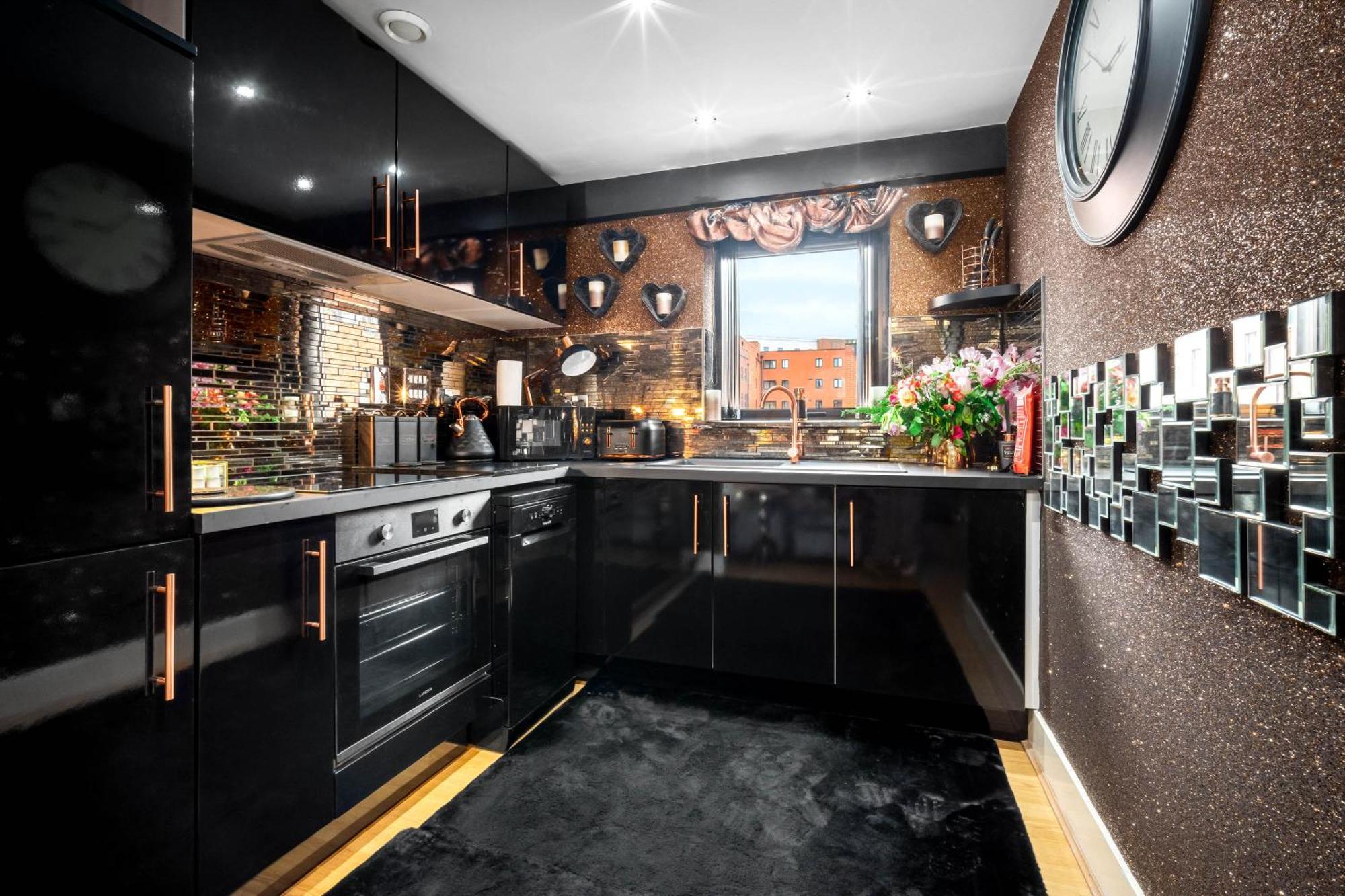 Luxury 1 Bed Flat With Parking 11K - Top Rated - Netflix - Wifi - 70 Inch Smart Tv - Birmingham City Centre - Tv In Bedroom - Top Rated Buitenkant foto