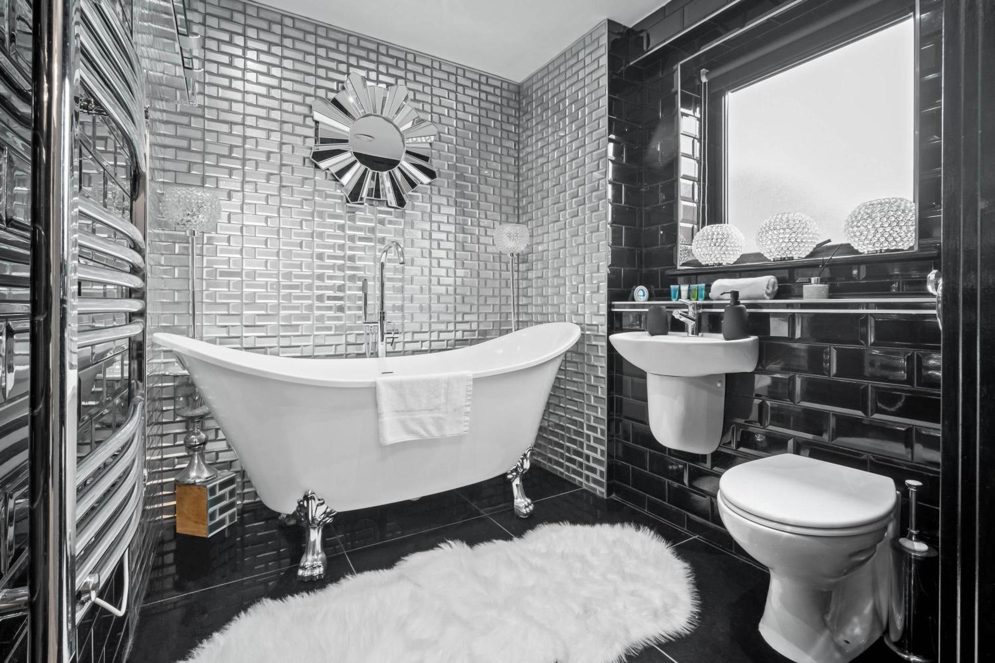 Luxury 1 Bed Flat With Parking 11K - Top Rated - Netflix - Wifi - 70 Inch Smart Tv - Birmingham City Centre - Tv In Bedroom - Top Rated Buitenkant foto