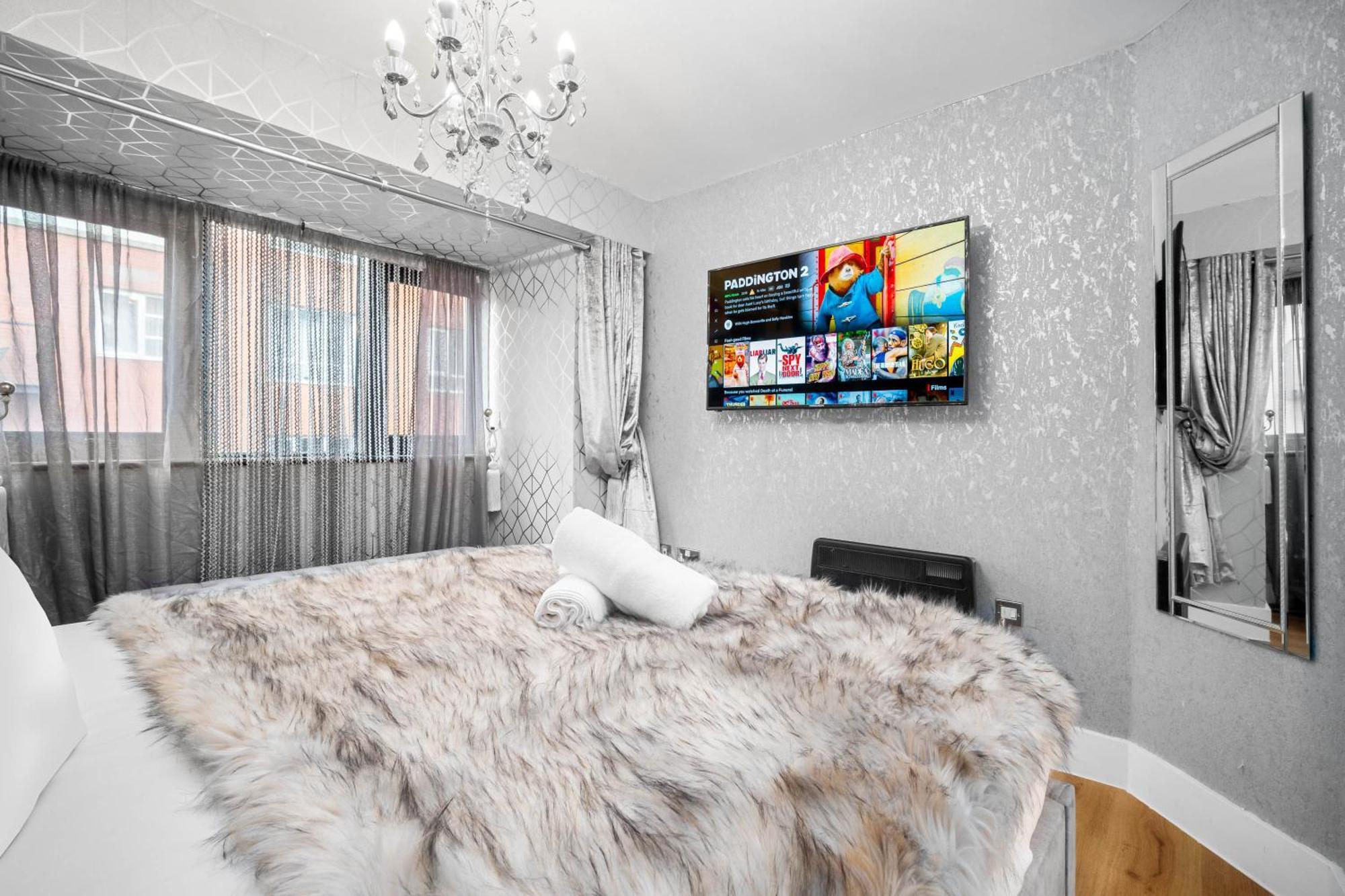 Luxury 1 Bed Flat With Parking 11K - Top Rated - Netflix - Wifi - 70 Inch Smart Tv - Birmingham City Centre - Tv In Bedroom - Top Rated Buitenkant foto