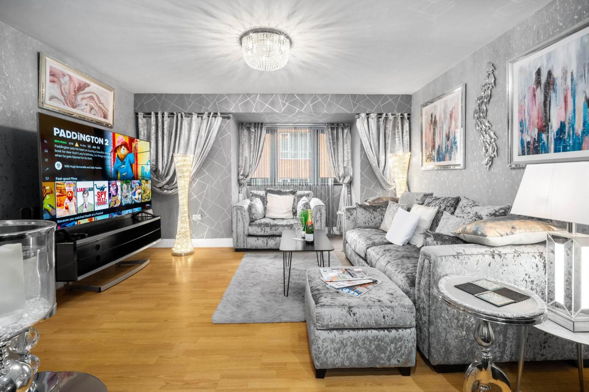 Luxury 1 Bed Flat With Parking 11K - Top Rated - Netflix - Wifi - 70 Inch Smart Tv - Birmingham City Centre - Tv In Bedroom - Top Rated Buitenkant foto
