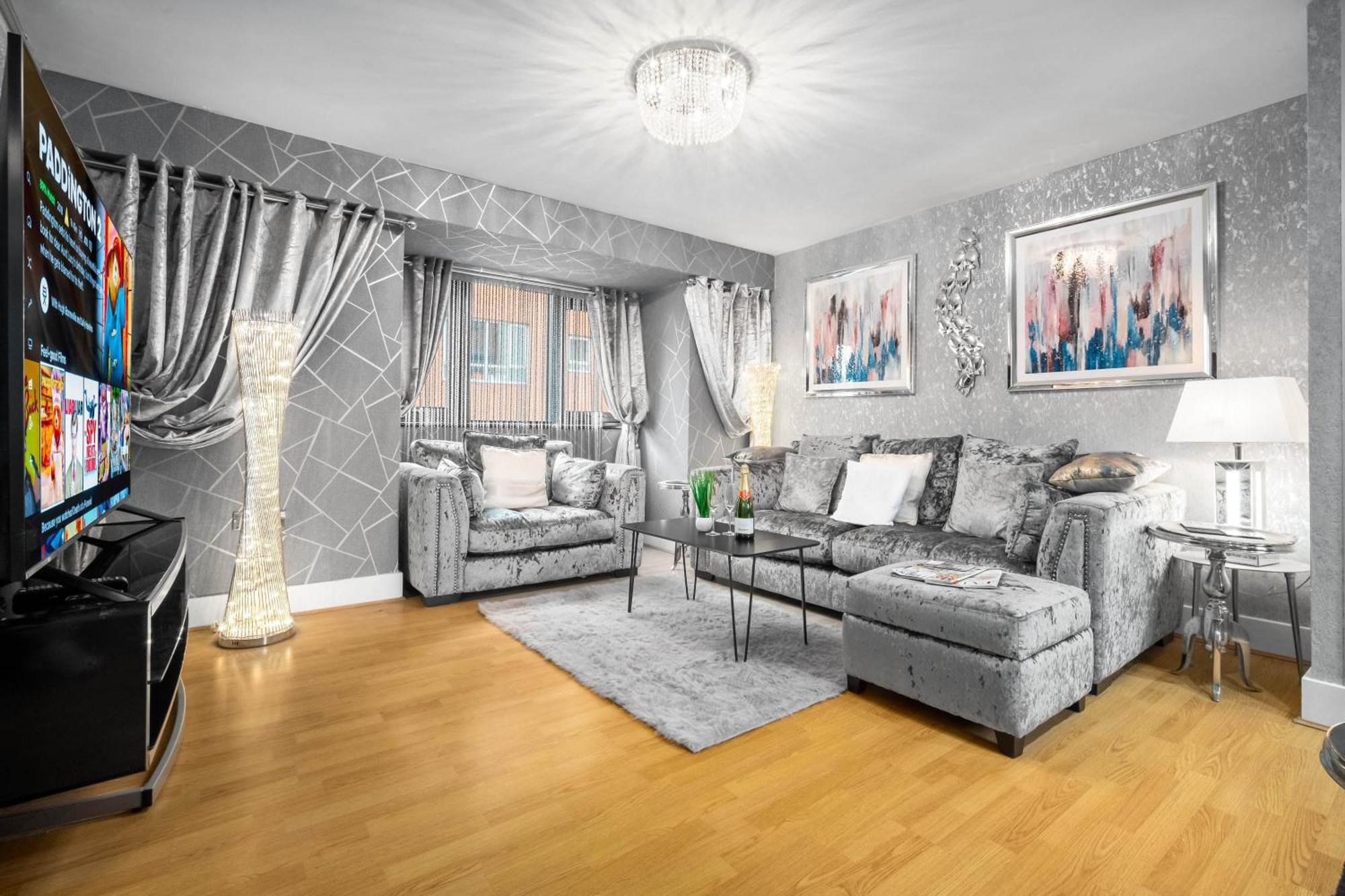 Luxury 1 Bed Flat With Parking 11K - Top Rated - Netflix - Wifi - 70 Inch Smart Tv - Birmingham City Centre - Tv In Bedroom - Top Rated Buitenkant foto