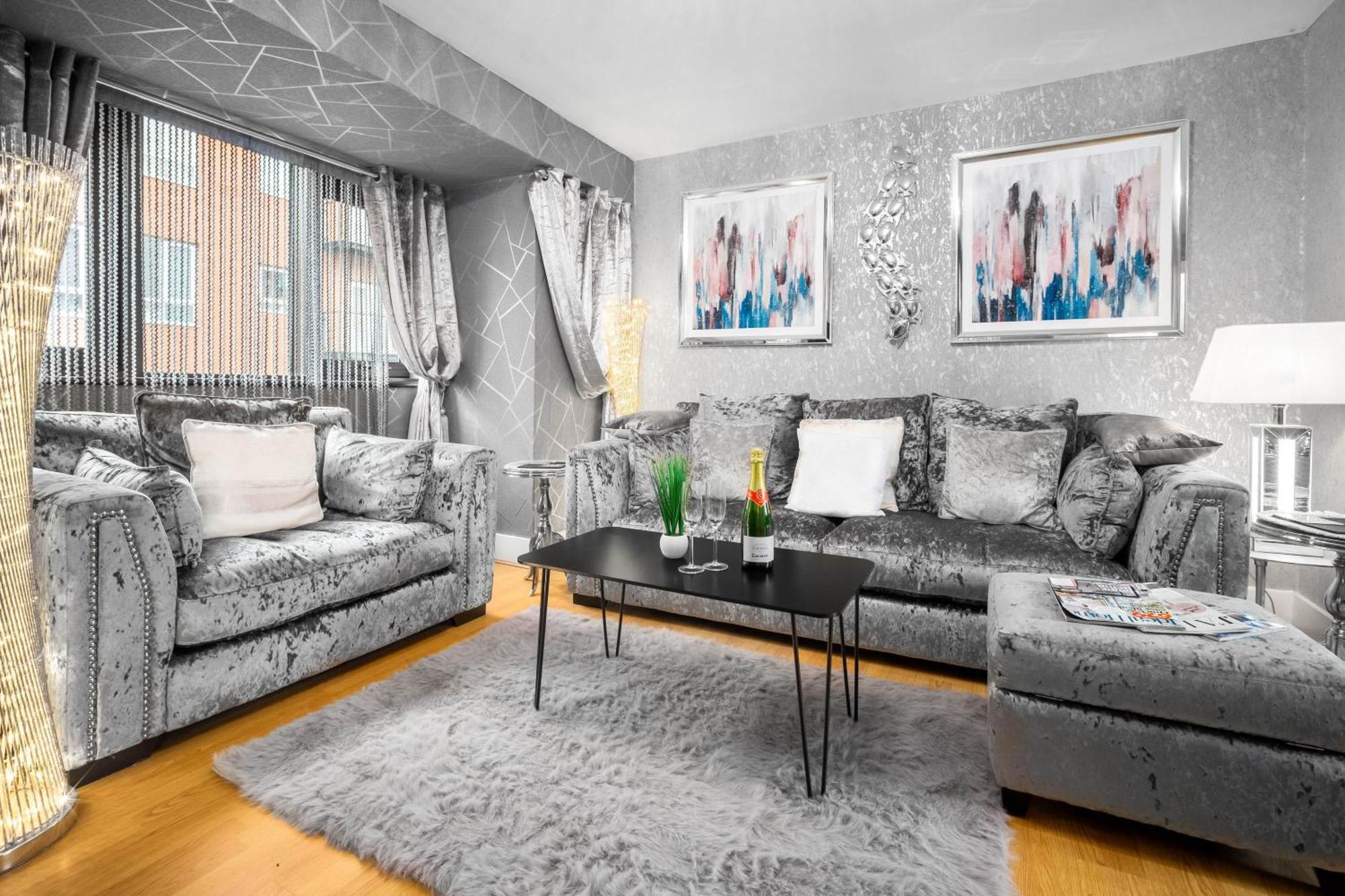 Luxury 1 Bed Flat With Parking 11K - Top Rated - Netflix - Wifi - 70 Inch Smart Tv - Birmingham City Centre - Tv In Bedroom - Top Rated Buitenkant foto